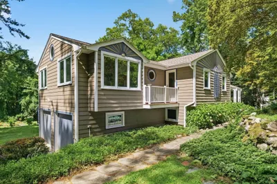126 Lexington Road 1