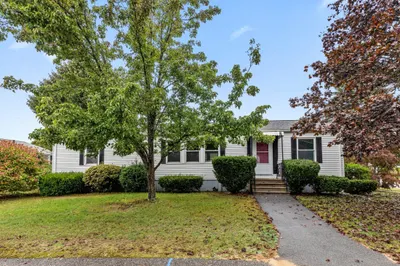 85 Narragansett Dr