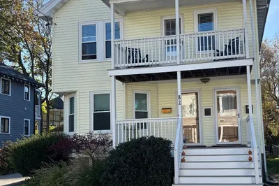 82 Hewlett St #2 1