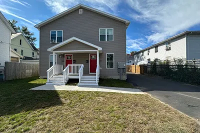 130-132 Dickinson St 1