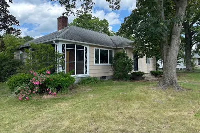 32 White St