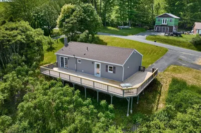 18 Coombs Hill Rd