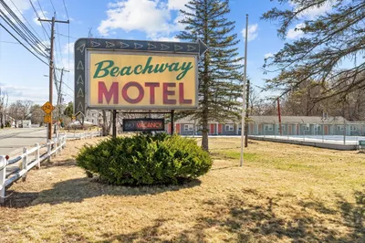 82 Beach Rd
