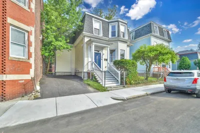 6 Weld Ave #1