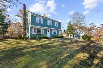 11 Sleepy Hollow Dr