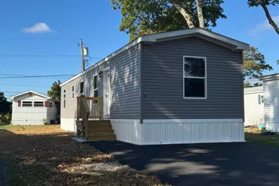 8 Mayflower Avenue 1