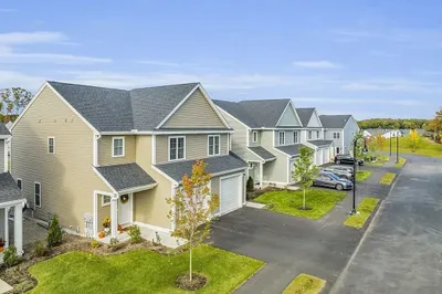 5 Eagle Brook Blvd #9
