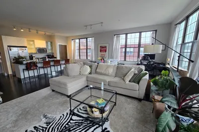 154 W 2nd St #402