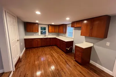 11 River St