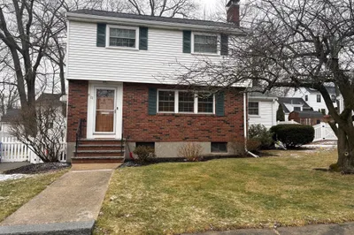 22 Farwell Ave 1