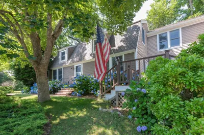 537 W Falmouth Hwy 1
