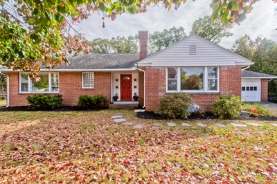 186 Granby Rd 1