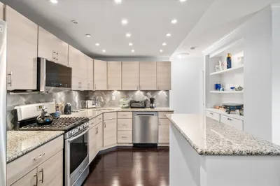 9 Hawthorne Place #7E