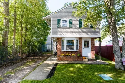 15 Evergreen St 1