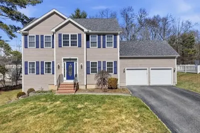 6 Laura Dr 1