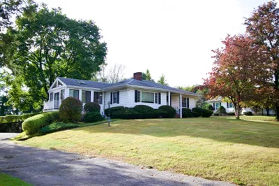 1066 Main St 1