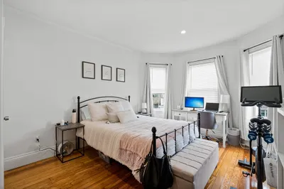 7 Hallam Street #3 1