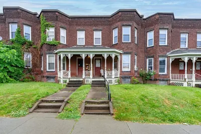 524 Pleasant St #D 1