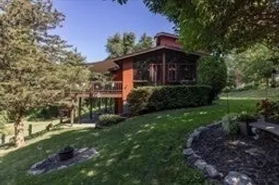 1023 North Woodstock Rd 1