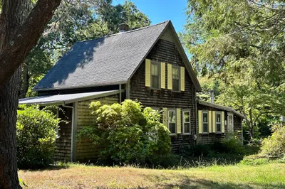 1044 Old Falmouth Rd