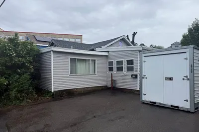 33 Avalon St 1