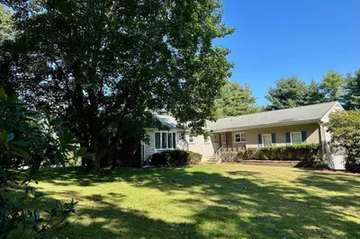 31 Lawrence Ln