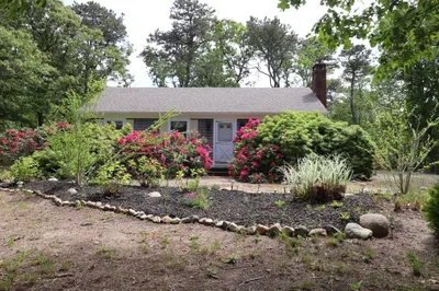 400 Brackett Rd 1