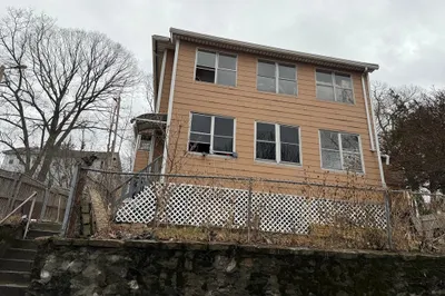 4 Maxwell Ct 1