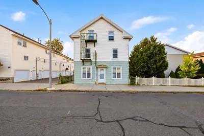 77 Walnut St 1