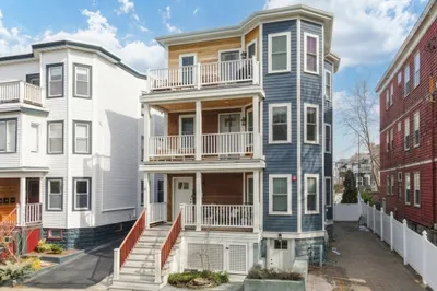81 Conwell Ave #2