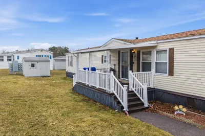 6 John Alden Rd 1