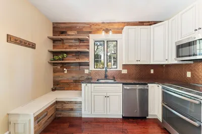 10 Hunting St