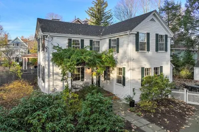 10 Laurel St