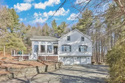 19 Simmons Brook Dr 1
