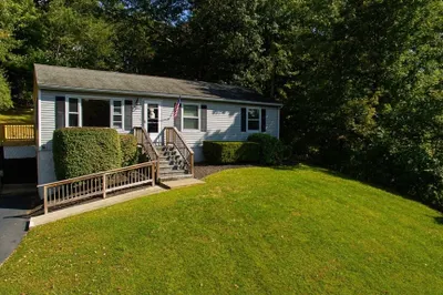 524 Pleasant St 1