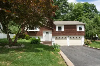 8 Cedar Rd