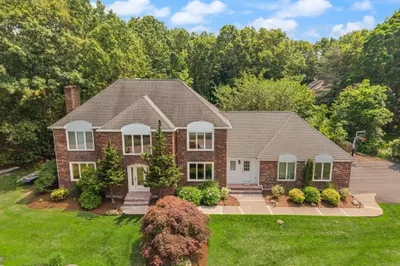 48 Castle Dr 1