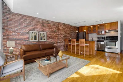 386 Commercial Street #4A
