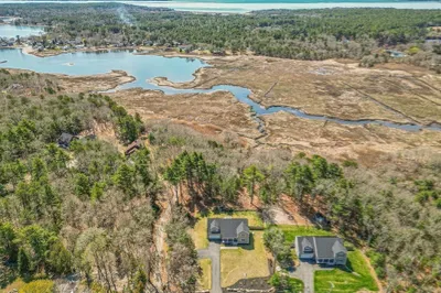 52 Great Neck Road 1