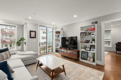 136 Sydney St #5 1