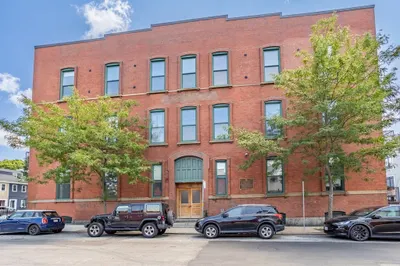 125 B St #3D