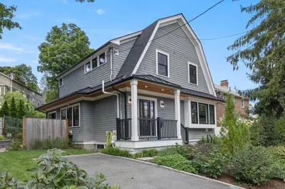 579 Centre St 1