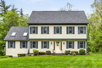28 Old Meetinghouse Road 1