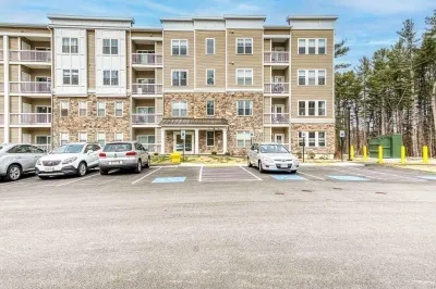 2 Winslow Ln #402
