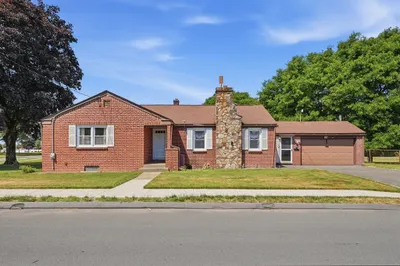 92 Laconia St 1