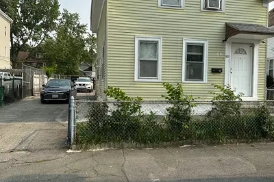 109 Farnham St 1