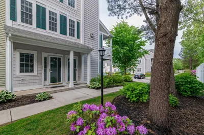 31 Village Dr #31 1