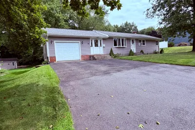 75 Longwood Dr 1
