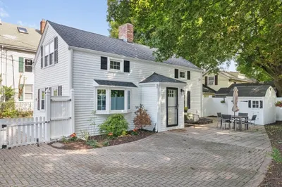 42 Newton Street 1