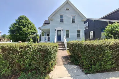 407 Clarendon St 1